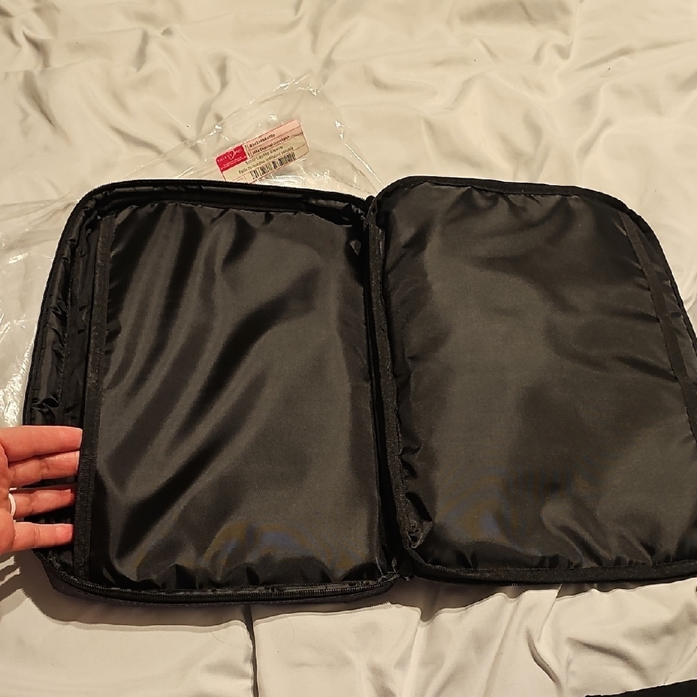 Thirty One Small Laptop Case - Picture 3 of 6